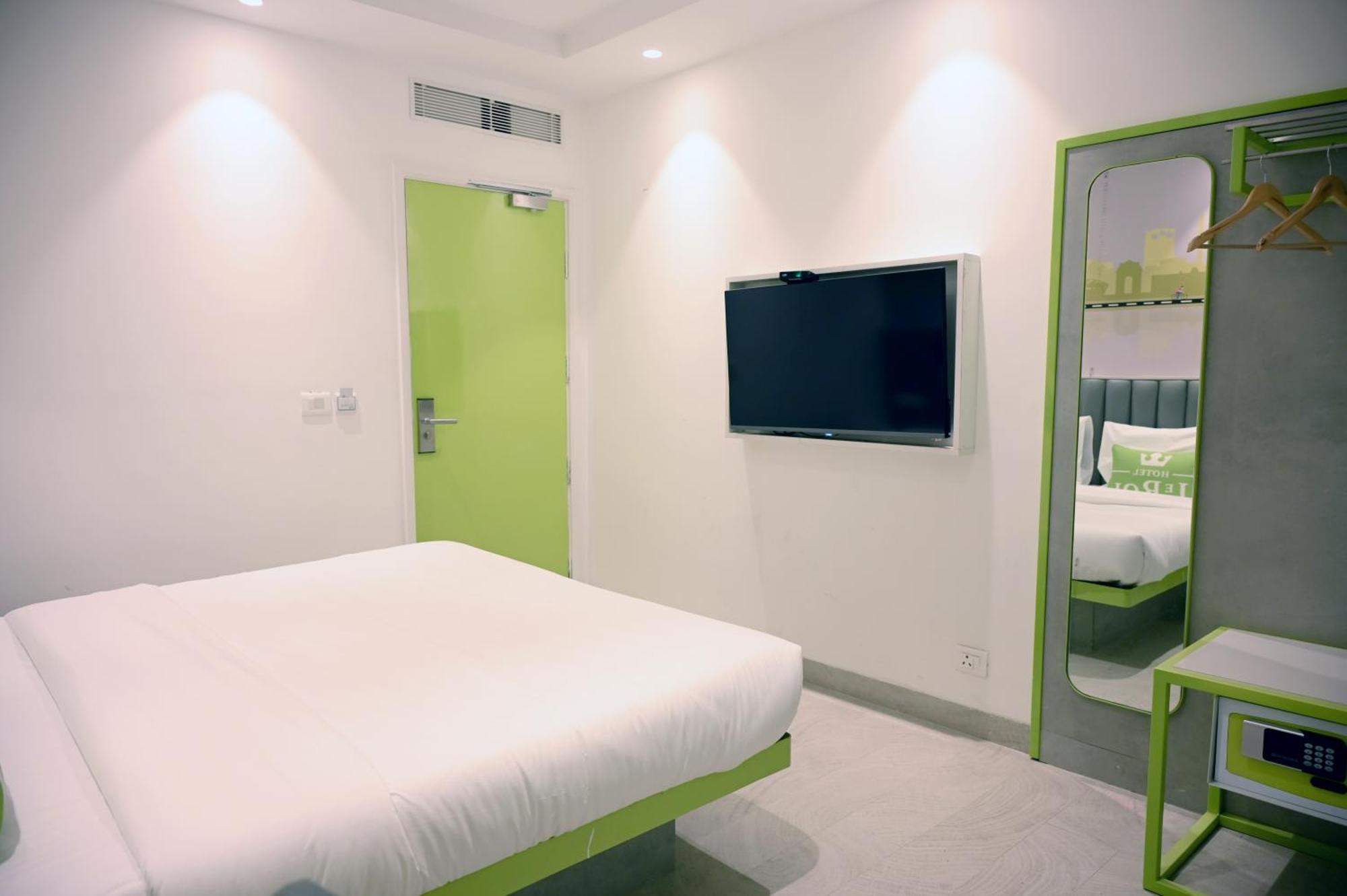 Hotel Le Roi Express Karol Bagh Delhi  Buitenkant foto