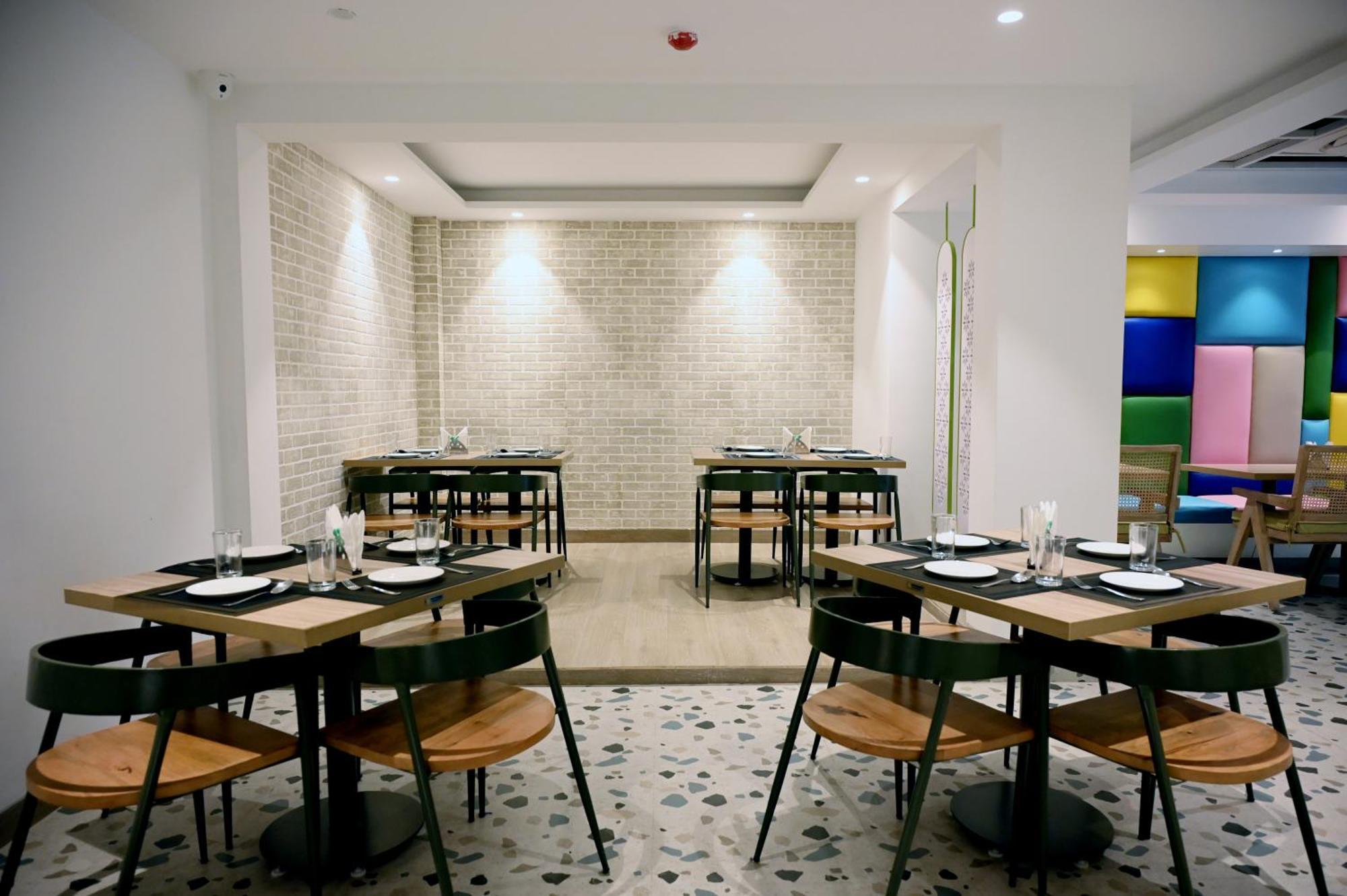 Hotel Le Roi Express Karol Bagh Delhi  Buitenkant foto