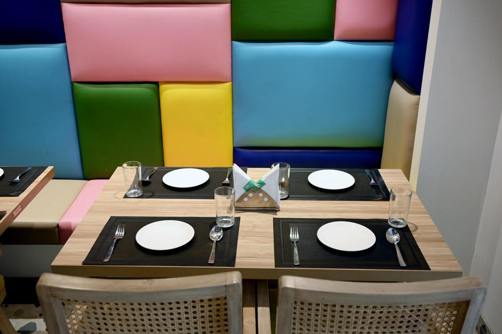 Hotel Le Roi Express Karol Bagh Delhi  Buitenkant foto