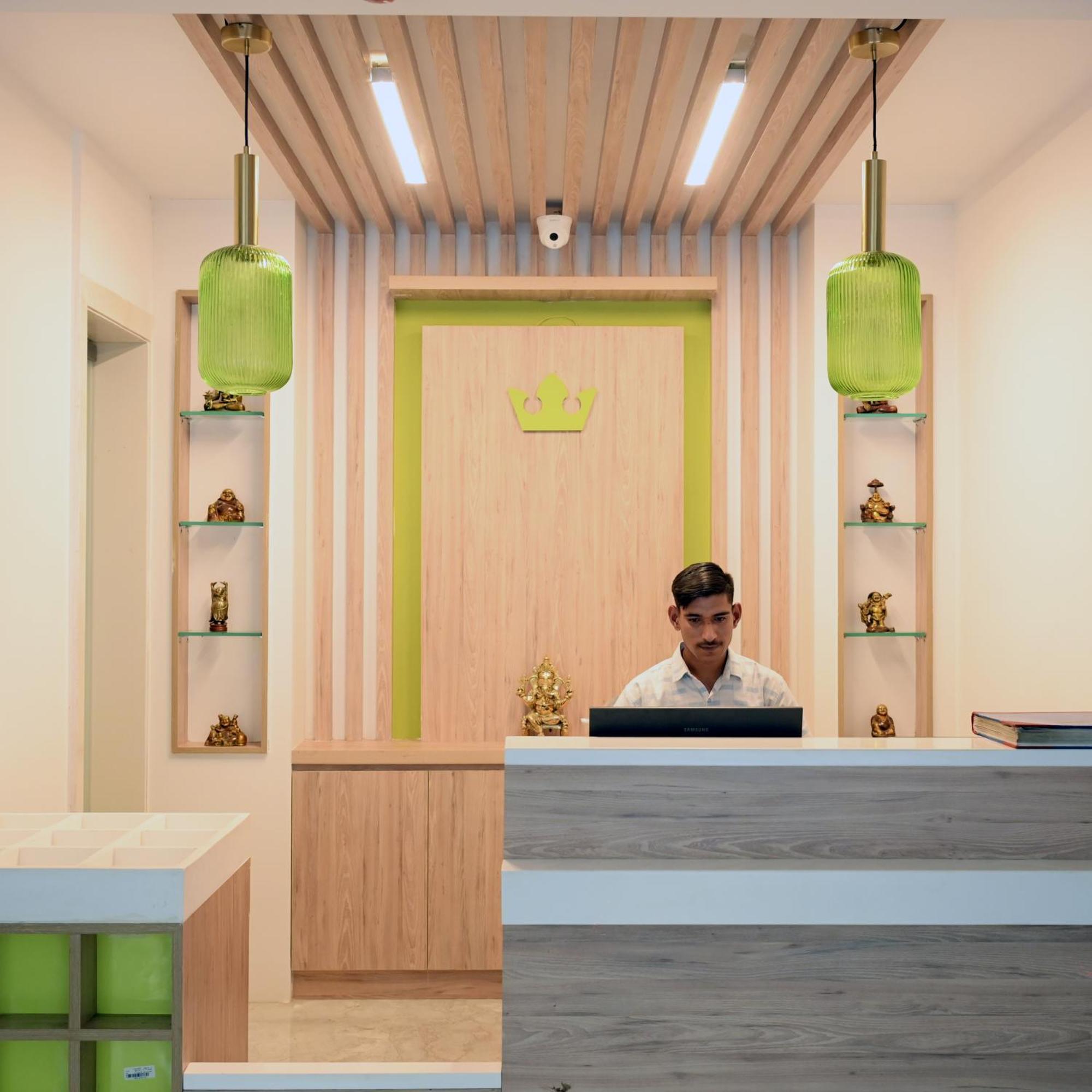 Hotel Le Roi Express Karol Bagh Delhi  Buitenkant foto
